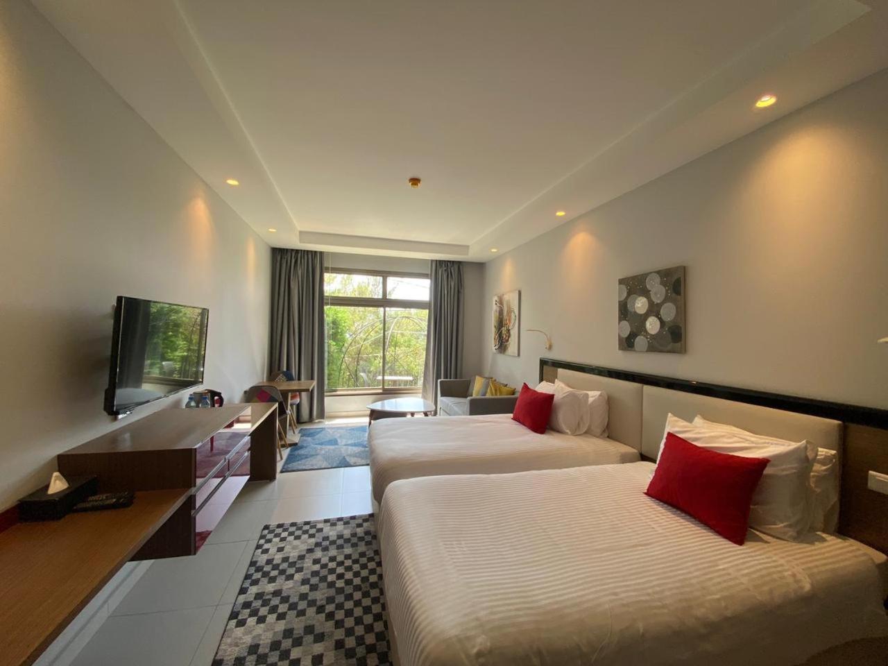 The Ray Hotel And Studios Beiroet Buitenkant foto
