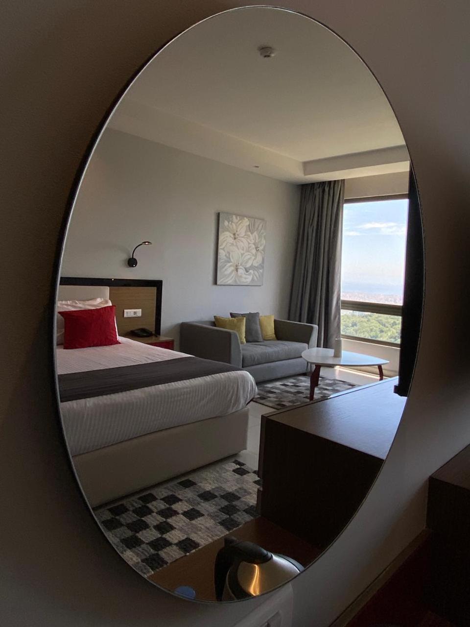 The Ray Hotel And Studios Beiroet Buitenkant foto