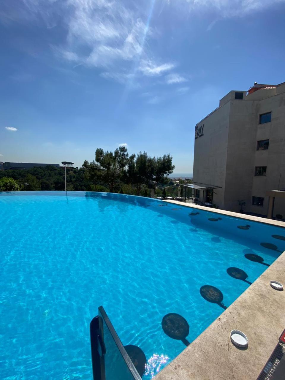 The Ray Hotel And Studios Beiroet Buitenkant foto