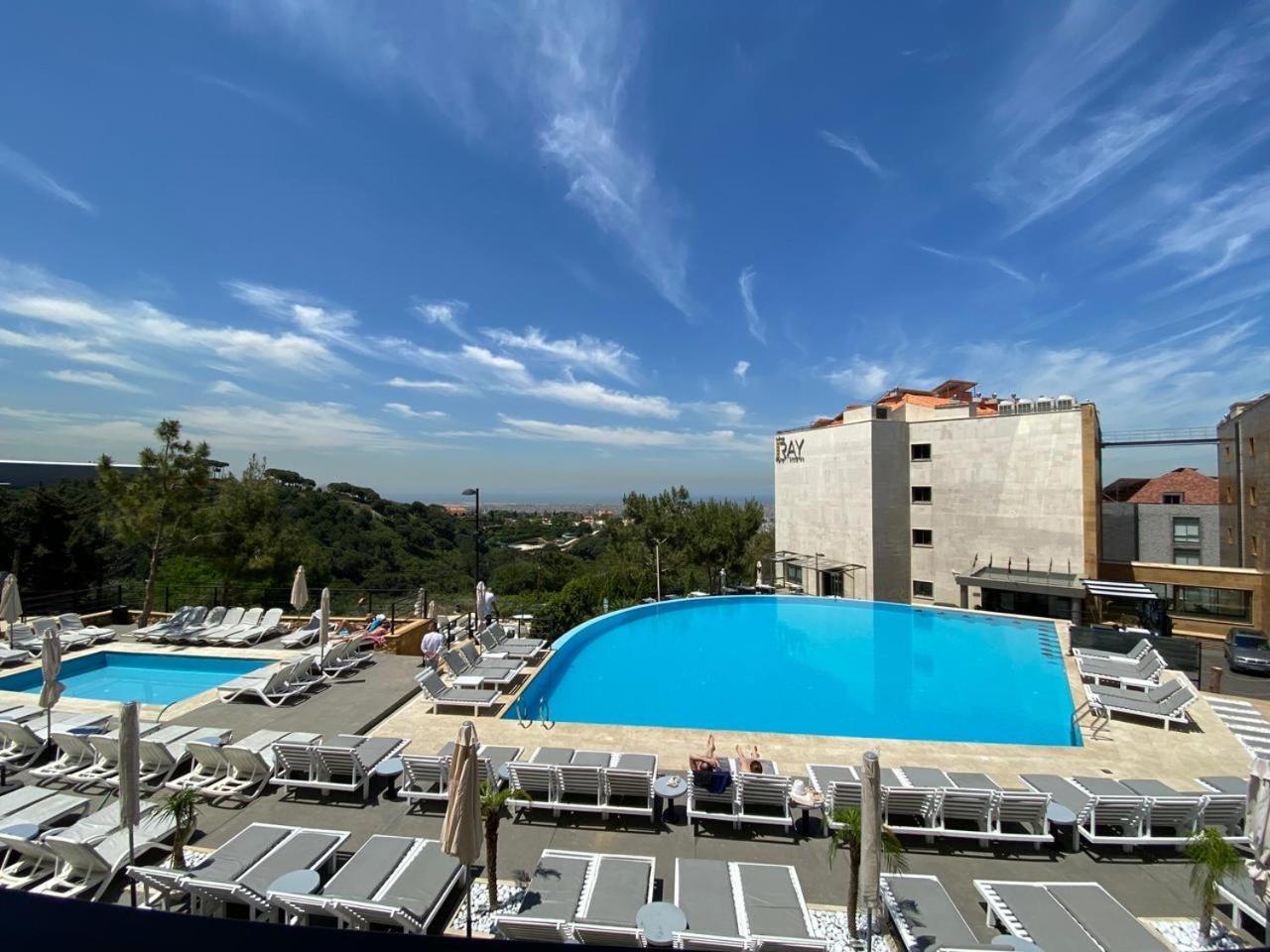The Ray Hotel And Studios Beiroet Buitenkant foto