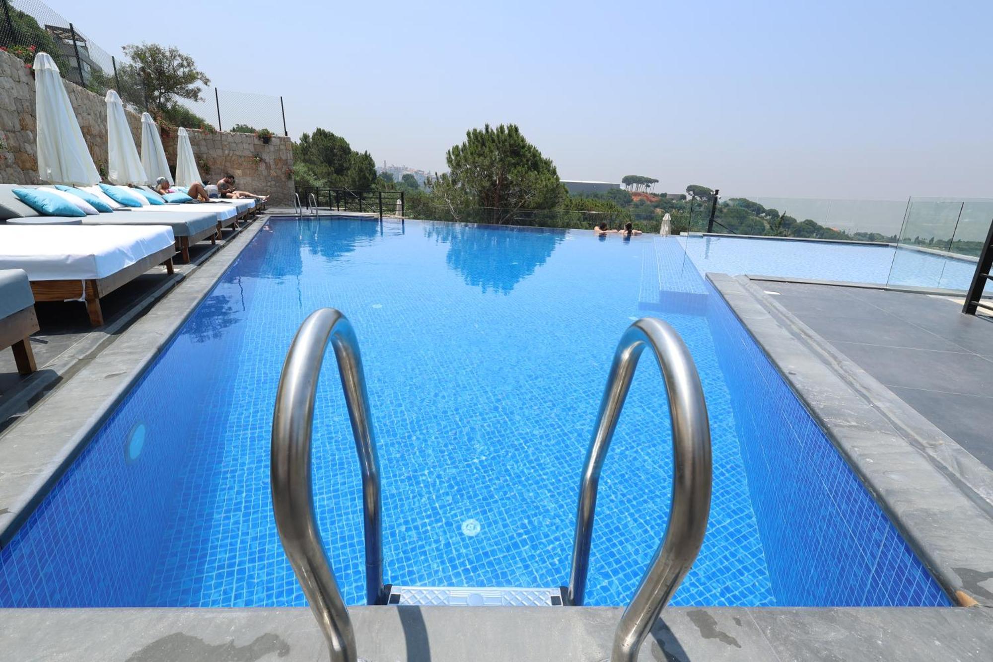 The Ray Hotel And Studios Beiroet Buitenkant foto