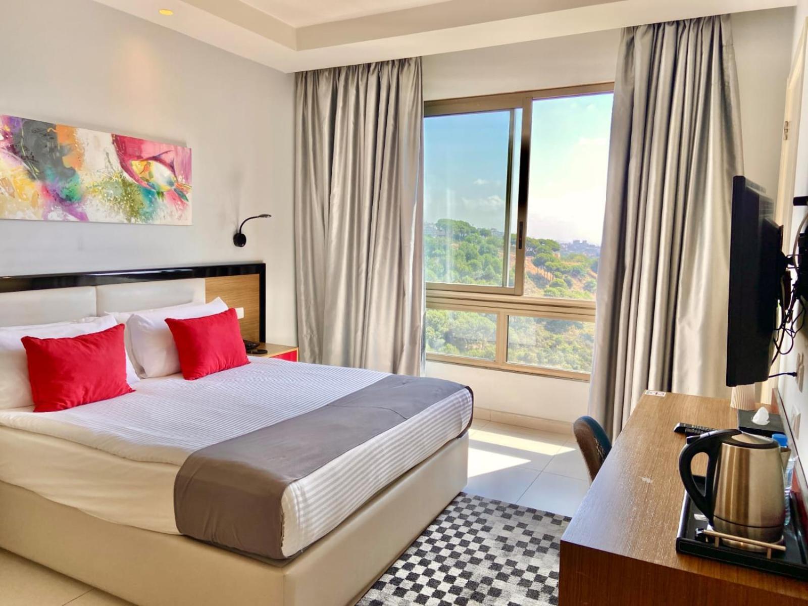 The Ray Hotel And Studios Beiroet Buitenkant foto